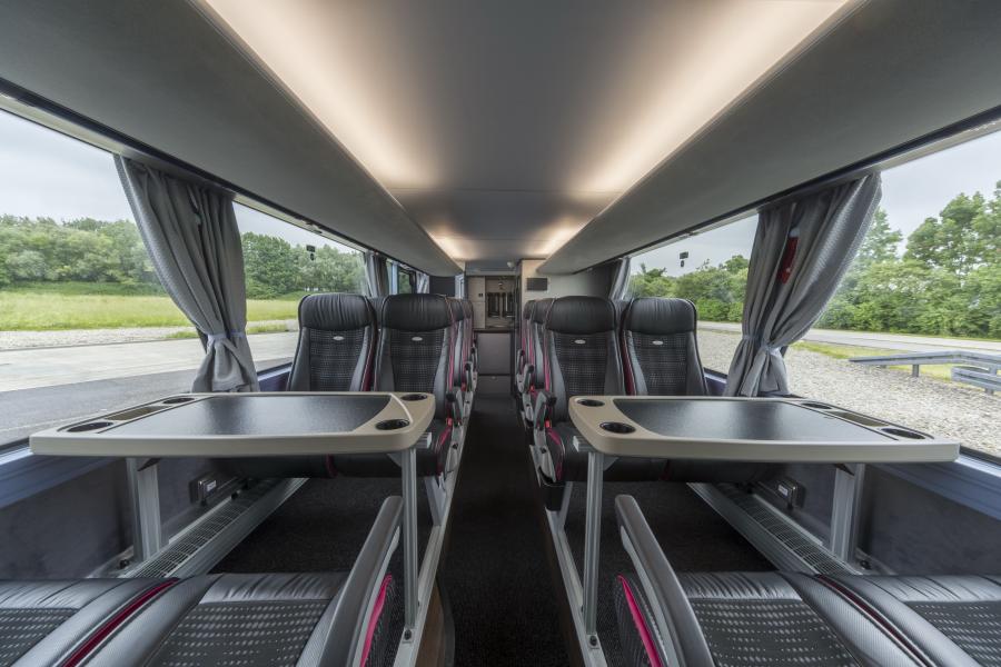 Интерьер Neoplan Skyliner 2015 года  (фото 2 из 22)